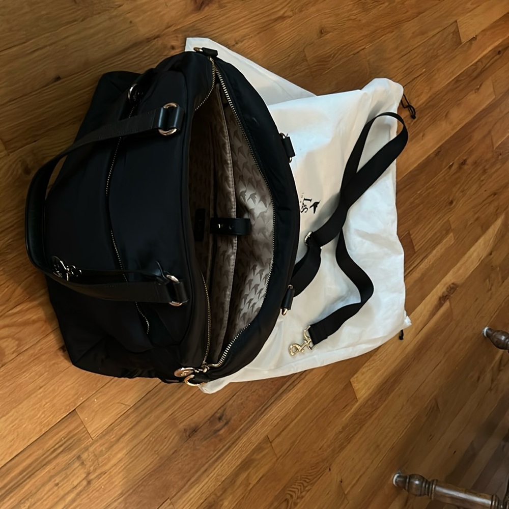 Lo & Sons OMG bag with adjustable shoulder strap and dust bag